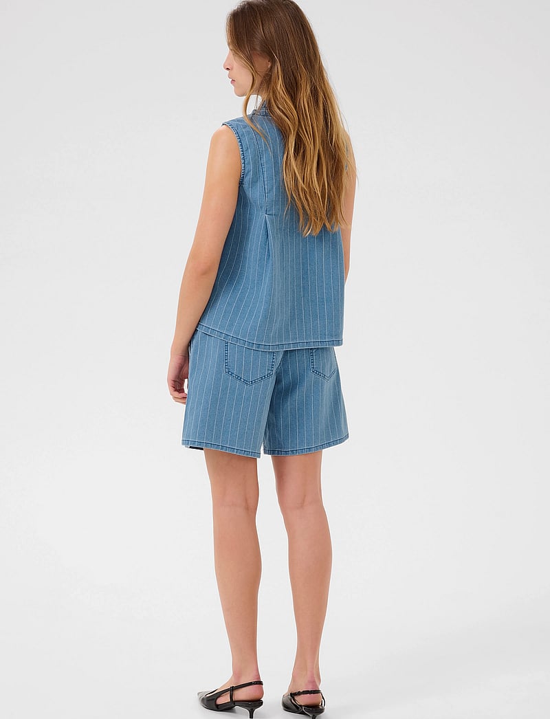 Culture - CUrenny Sleeveless Shirt - Ärmlösa blusar - light blue denim - 3