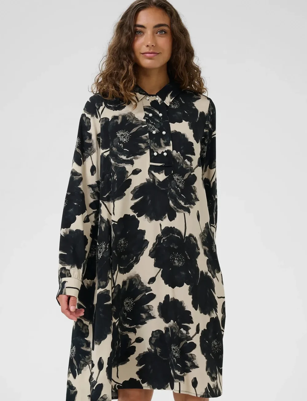 Culture - CUrachel Elitha Short Dress - skjortklänningar - black/offwhite flower - 0