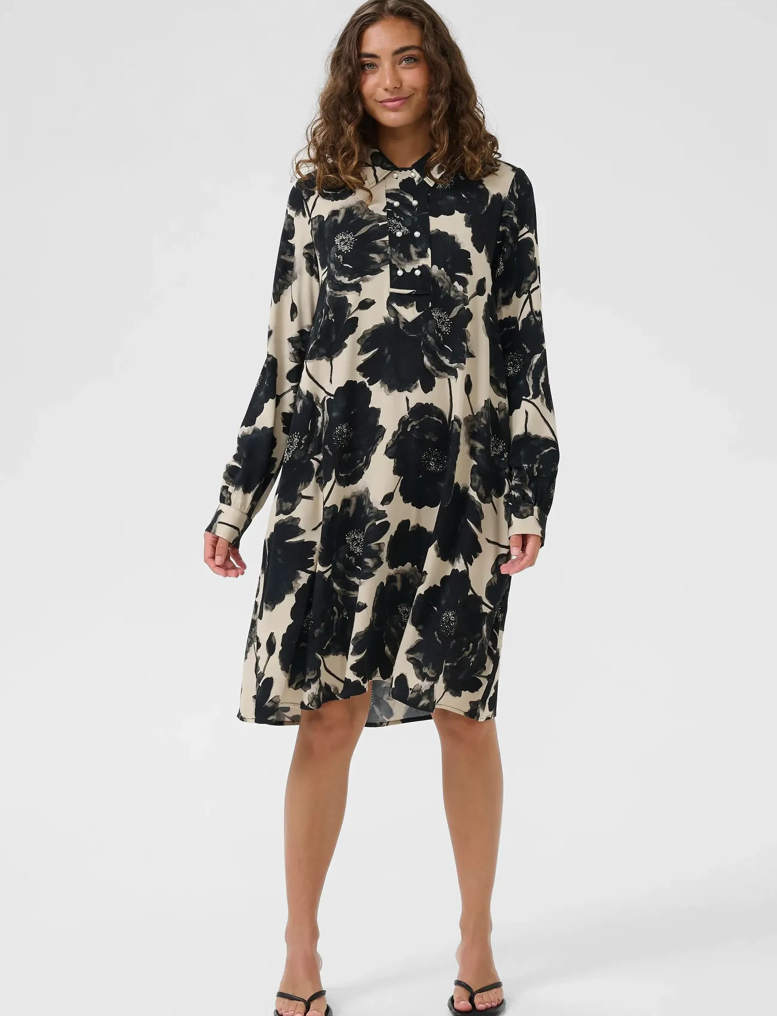 Culture - CUrachel Elitha Short Dress - skjortekjoler - black/offwhite flower - 3