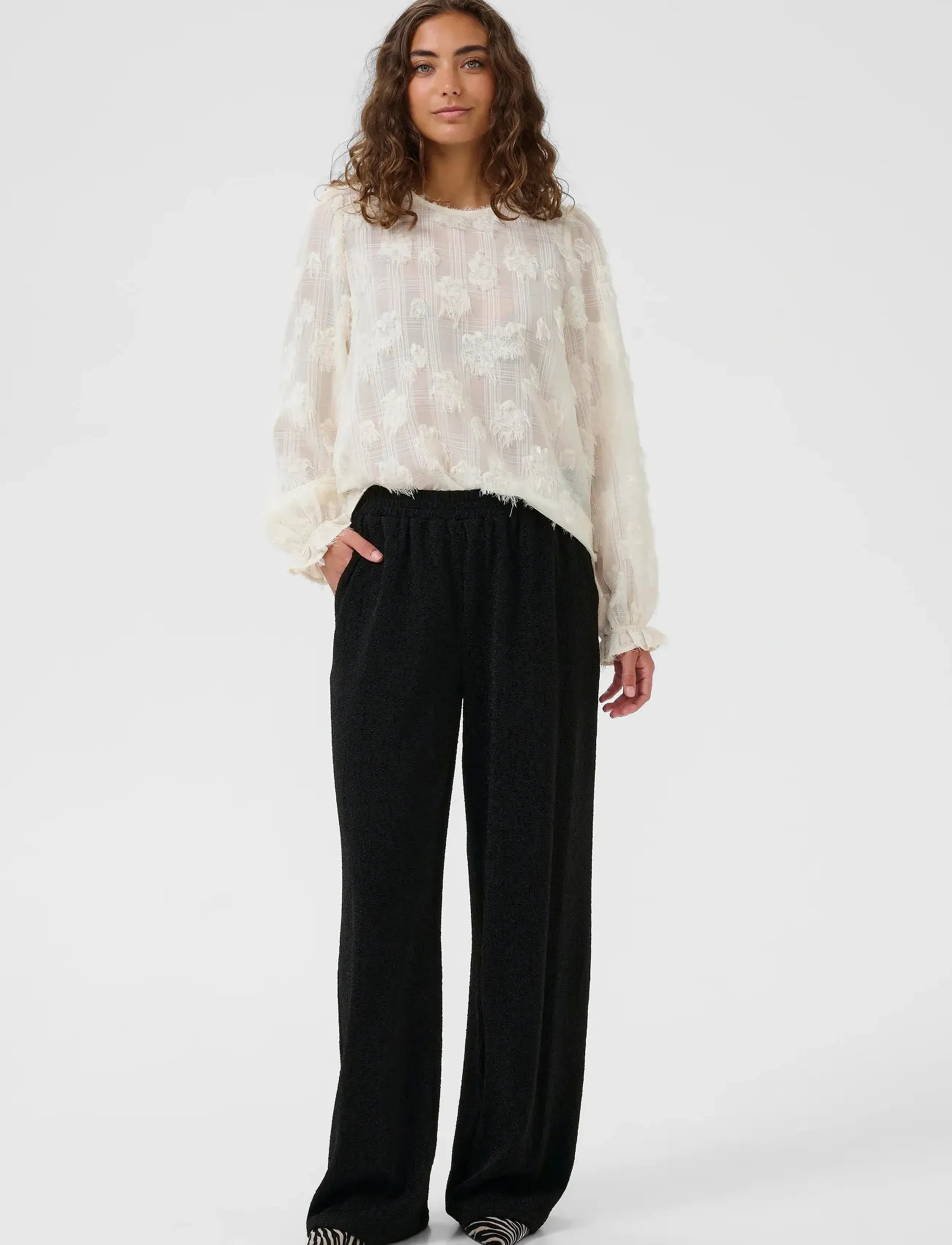 Cuakari Pants 2