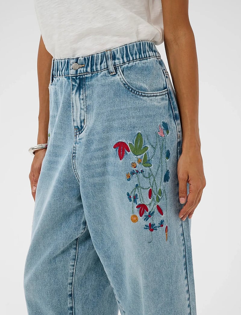 Culture - CUtiala Aniceta Embroidery Jeans - raka jeans - light blue wash - 4