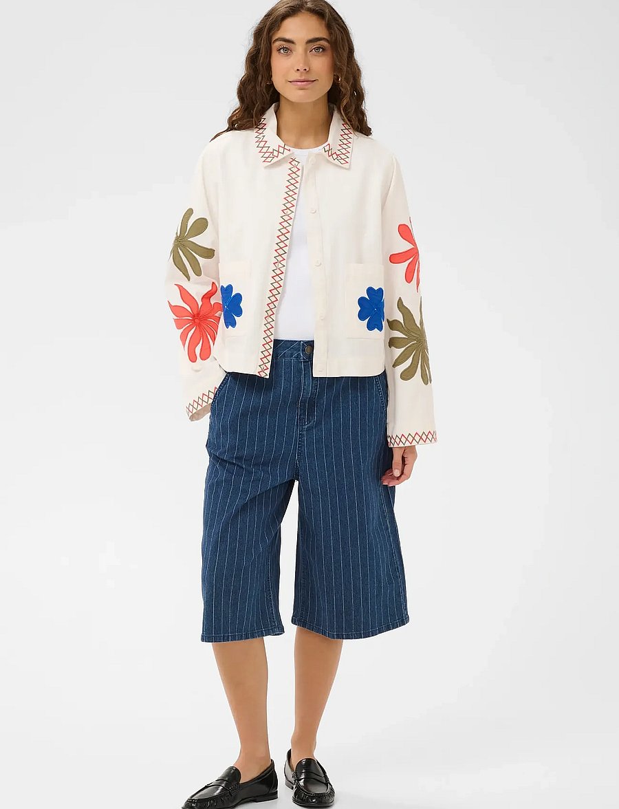Culture - CUchrestella Jacket - Õhukesed jakid - spring gardenia - 3