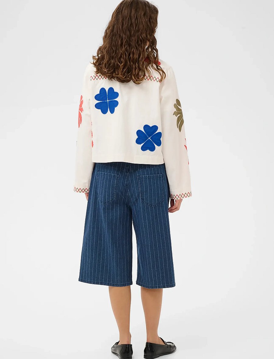 Culture - CUchrestella Jacket - Õhukesed jakid - spring gardenia - 4