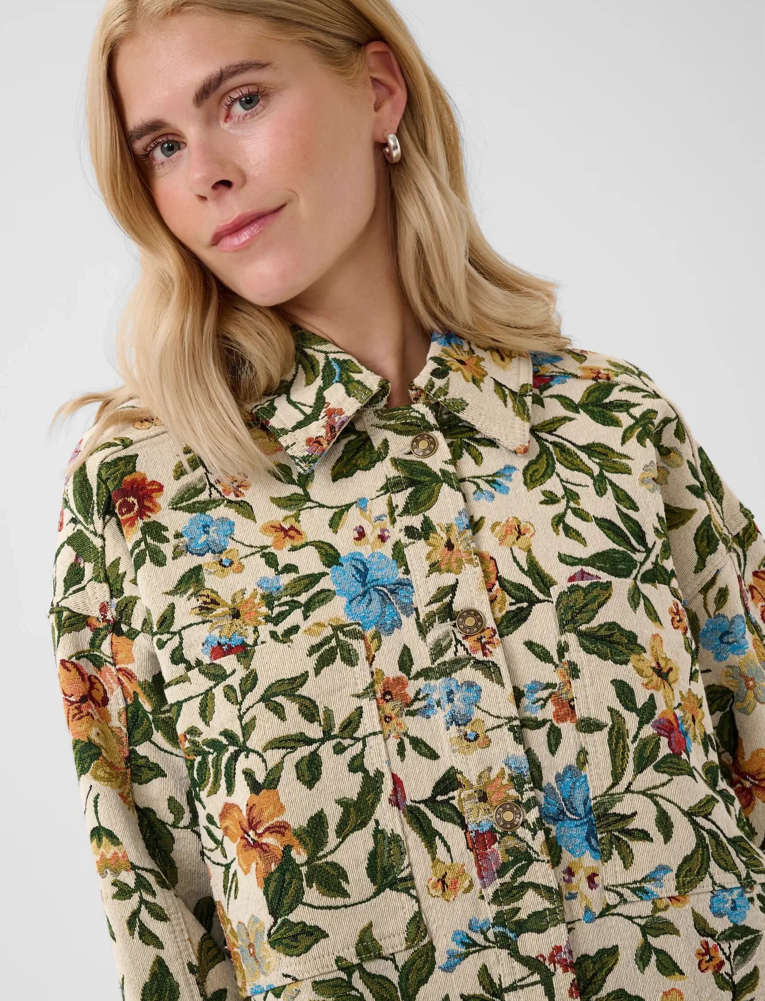 Culture - CUcennet Jacket - frühlingsjacken - white/green flower - 5