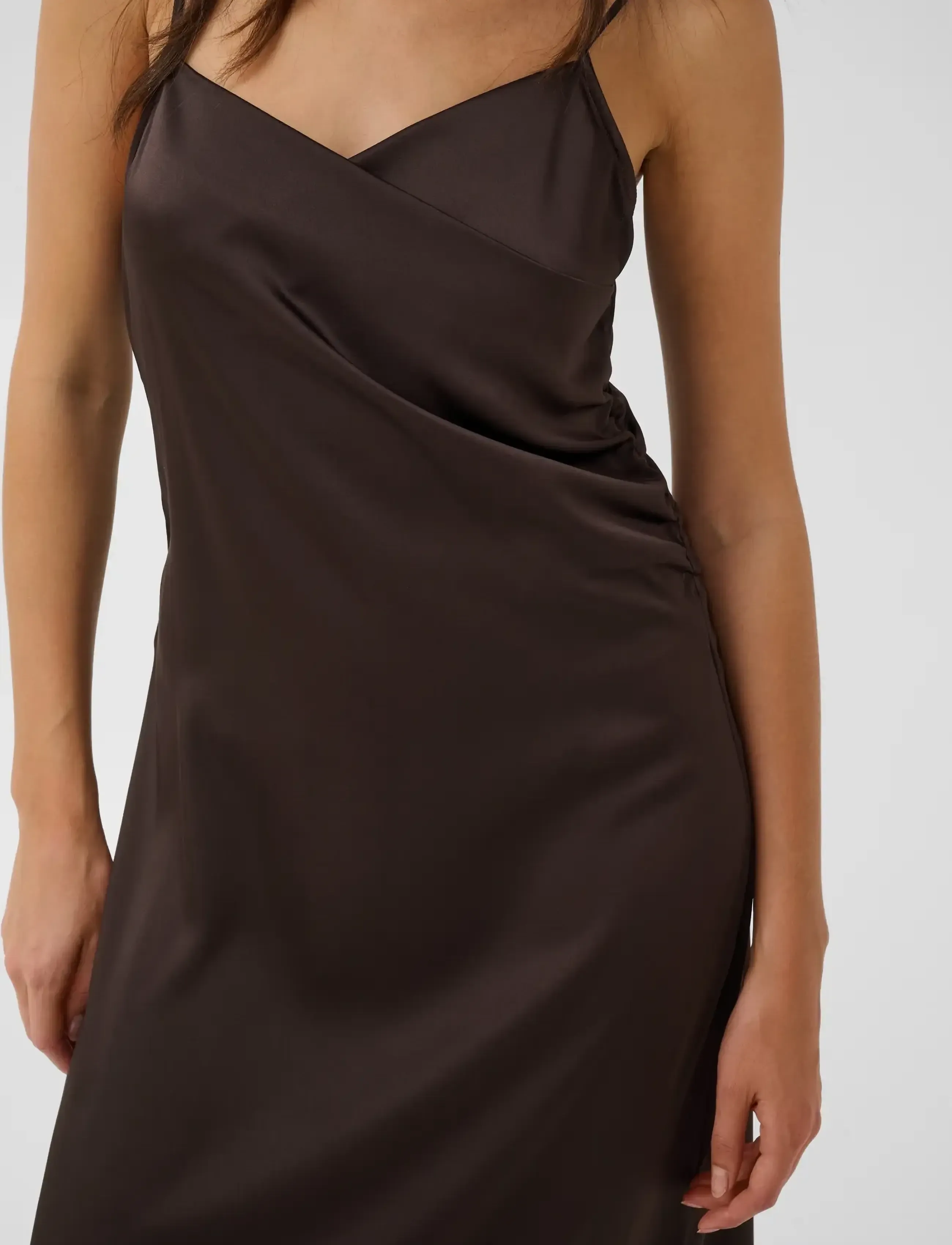 Culture - CUSATINA STRAP DRESS - vabalt langevad slip-kleidid - coffee bean - 4