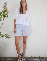 Custommade - Darine - short-sleeved blouses - 001 bright white - 2