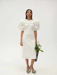 Custommade - Kristy - ballīšu apģērbs par outlet cenām - 010 whisper white - 2
