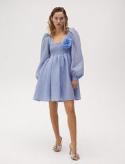 Custommade - Jenny - festkläder till outletpriser - 421 cornflower blue - 2