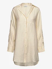 House Of Dagmar - Oversize flowy shirt - langärmlige hemden - vanilla white - 0