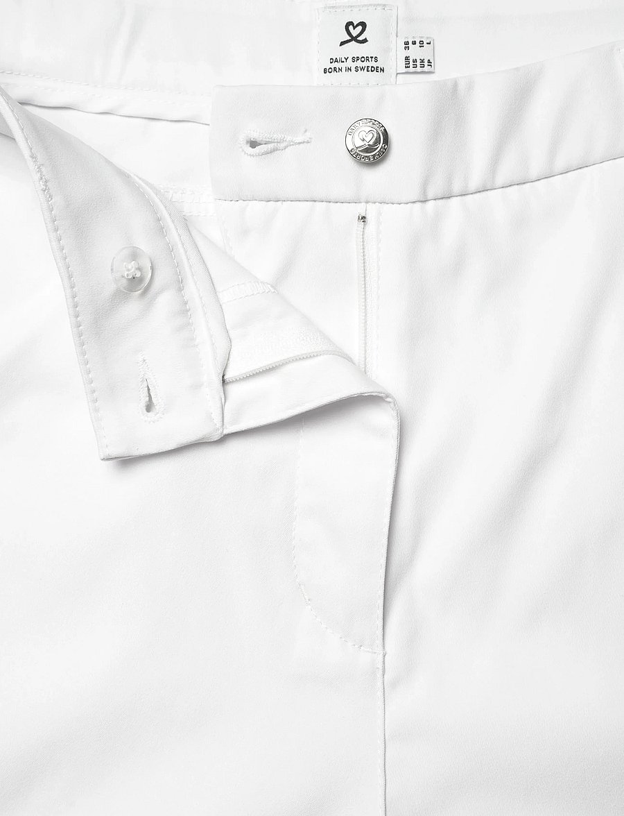 Daily Sports - Trieste Chinos Shorts 41 cm - golfshorts - white - 3