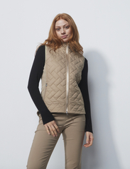 Daily Sports - BONNIE PADDED VEST - dunveste - fudge - 2