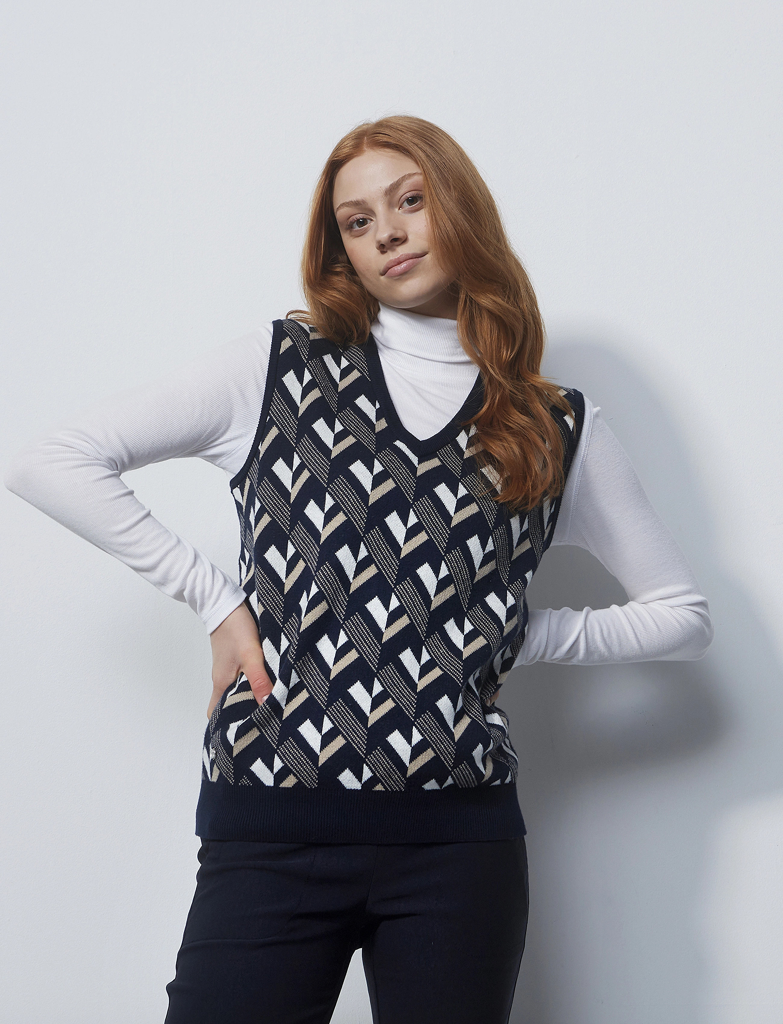 Daily Sports - CHELLES V-NECK VEST - chelles - 2