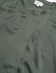 Dante6 - D6Pernaud silk smocked blouse - kortærmede bluser - graphite green - 2