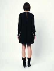 Dante6 - D6Mercury smocked mini dress - korte kjoler - raven - 3
