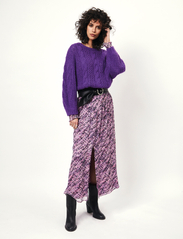 Dante6 - D6Flory cable sweater - strikkegensere - electric purple - 2