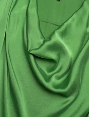 Dante6 - D6Keswick silk drapey top - t-shirts - basil green - 5