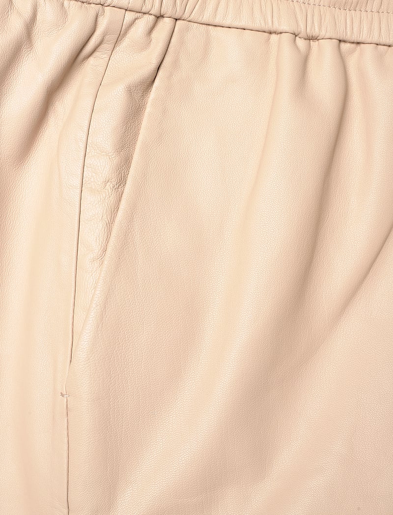 Dante6 - Dante6-Ginger studded leather shorts - nahast lühikesed püksid - sesame beige - 5