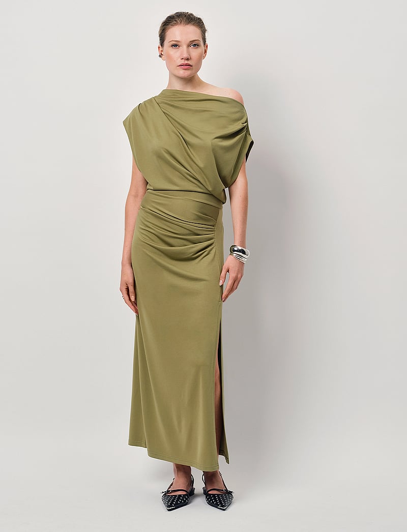 Dante6 - Dante6-Jett off-shoulder jersey dress - maxiklänningar - olive glow - 0