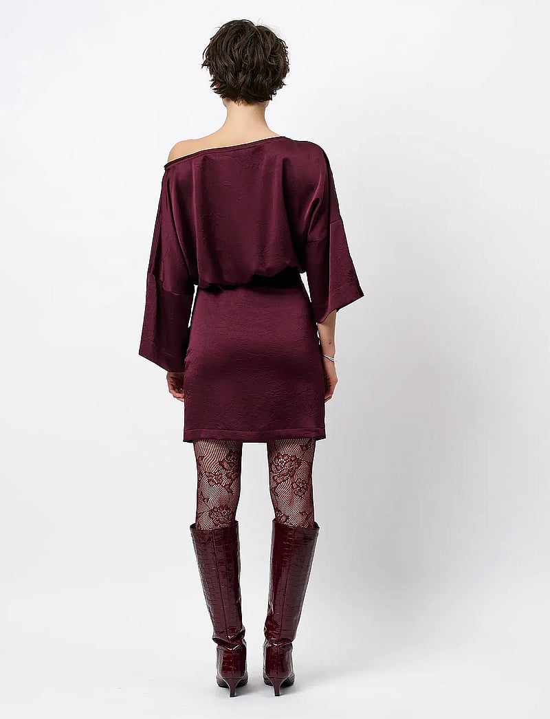 Dante6 - Dante6-Maven kimono sleeve dress - korte kjoler - mulberry red - 4