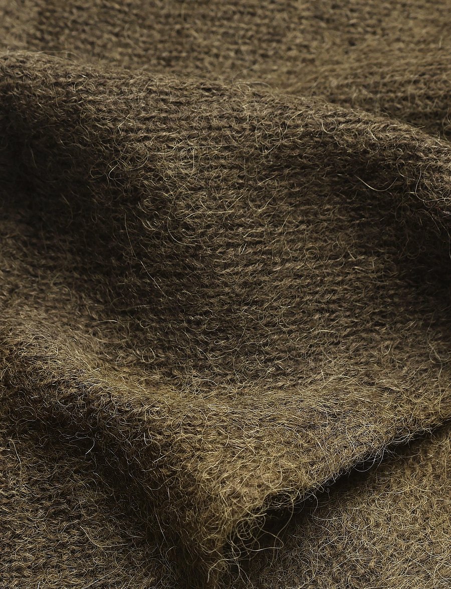 Dante6 - Dante6-Skai knitted triangular scarf - halstørklæder - moss olive - 2