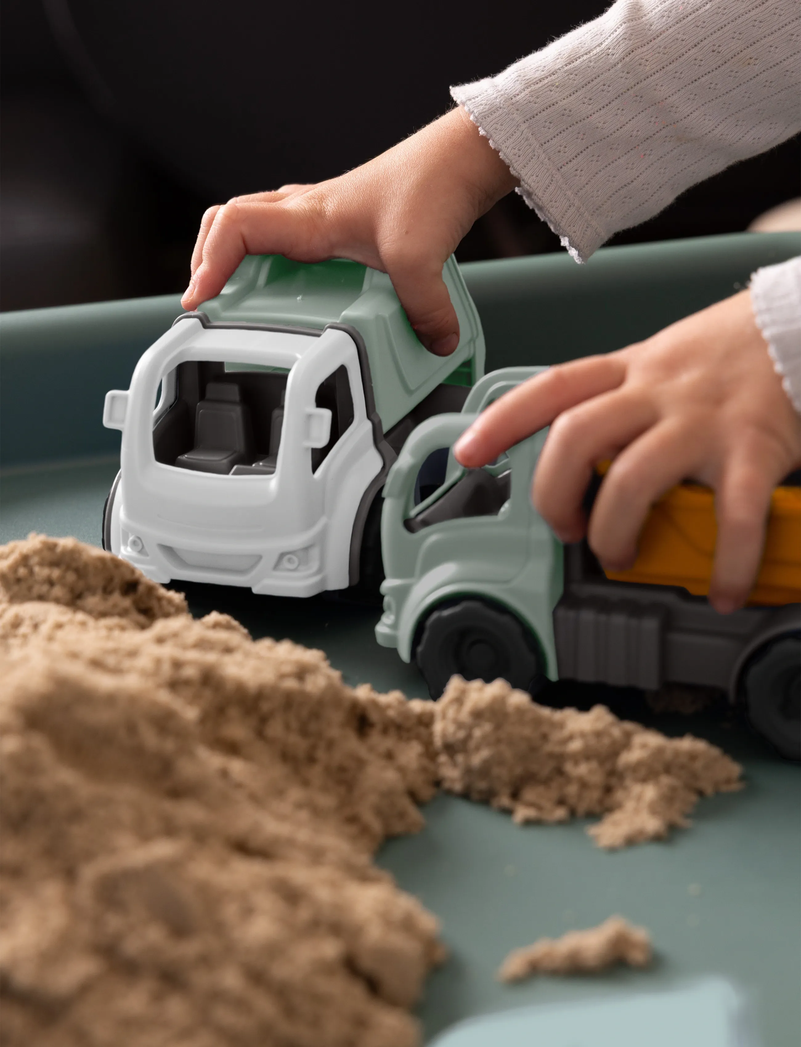 Dantoy - CLASSIC GARBAGE TRUCK L17CM - garbage trucks - green, orange, grey - 2