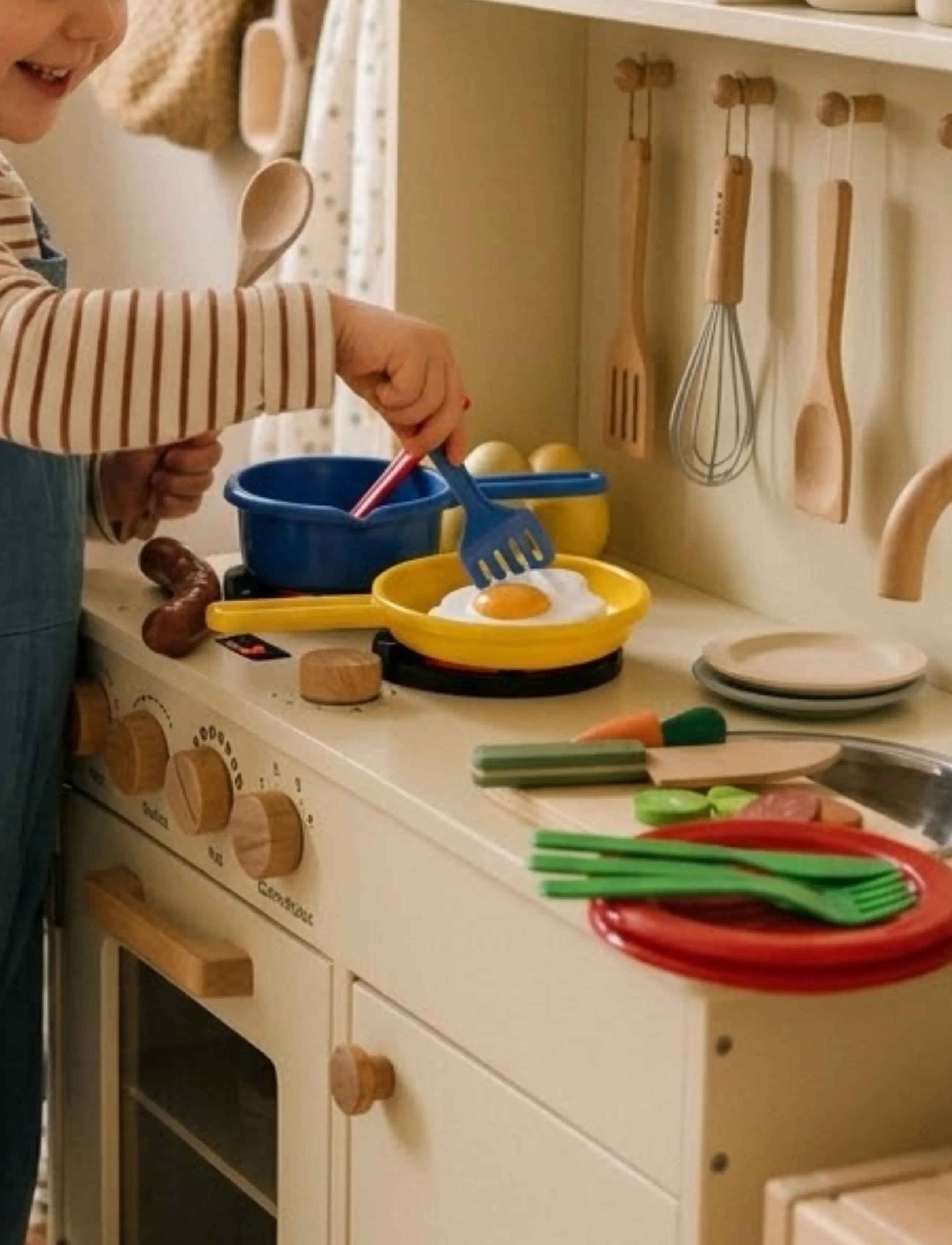 Dantoy - SAUSAGE SET IN NET 13 PC - legemad & legekager - red, blue, green, yellow, white, brown - 3
