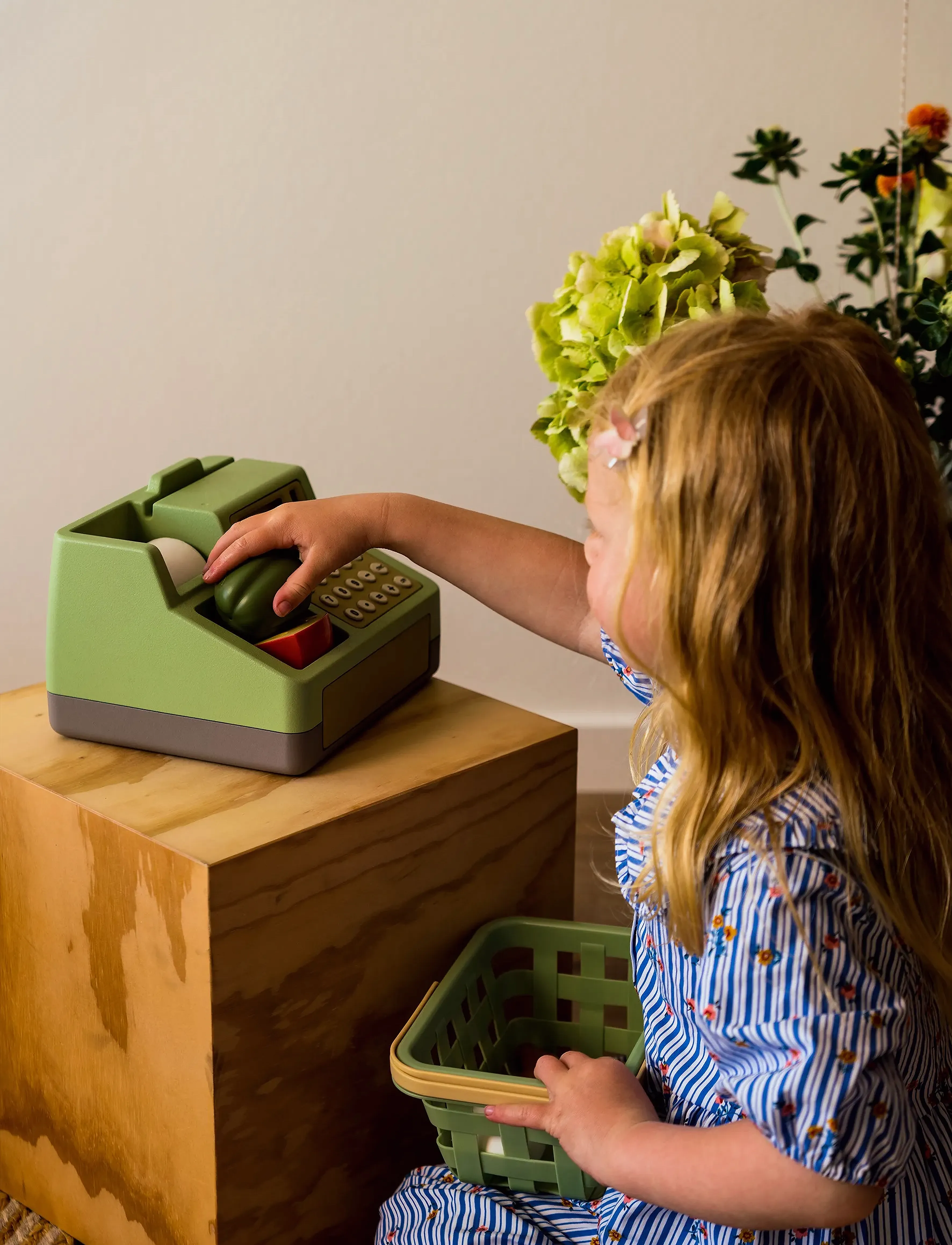Dantoy - GG CASH REGISTER SET BOX - toy market stall - blood orange, dark brown, dark green, dust brown, gray, green, light yellow, warm gray, white - 3