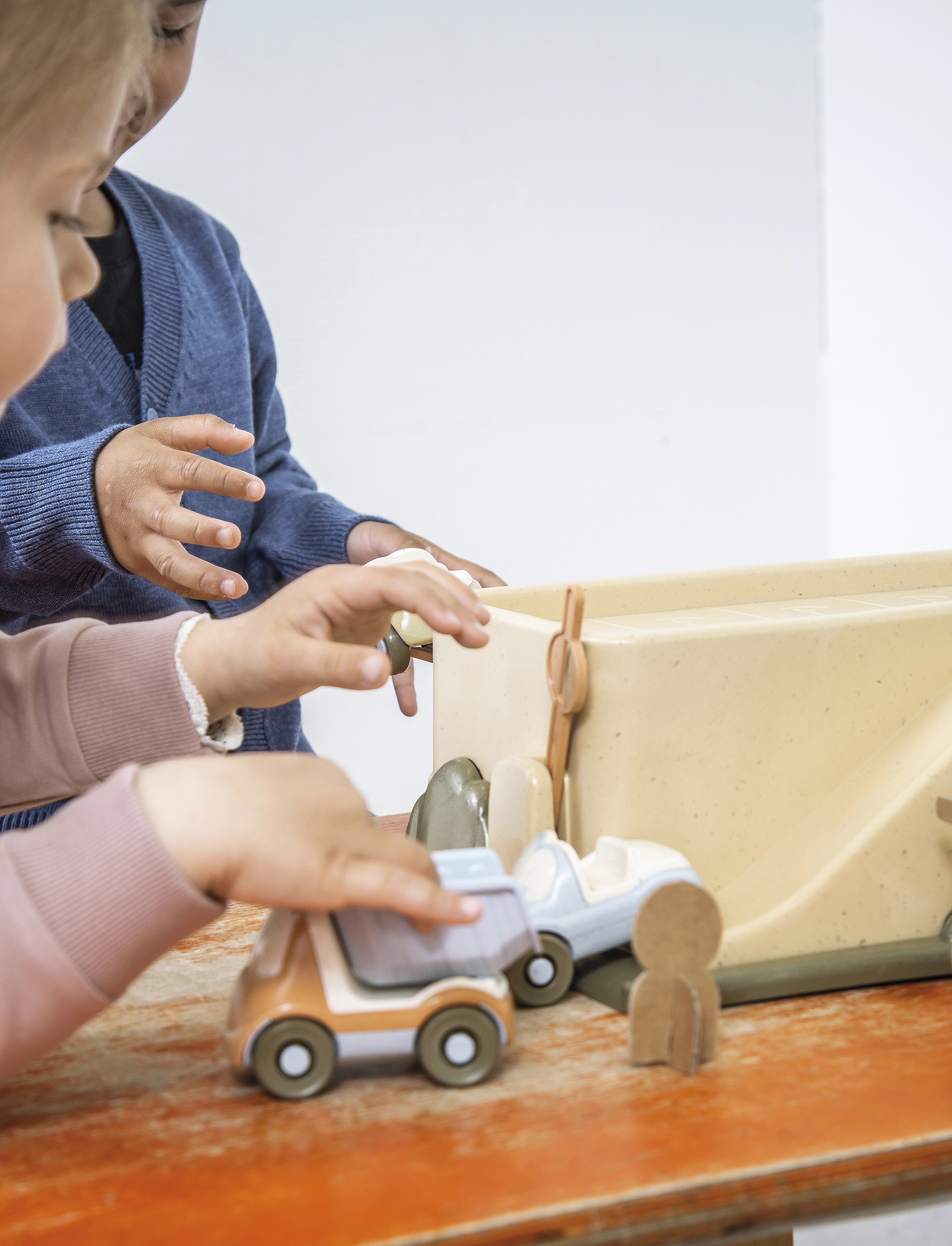 Dantoy Bio Garage With 3 Cars, 35X 16.5X 28 cm, Toy Cars & Vehicles, Mehrfarbig/gemustert - Vehicle Garages, Kinder