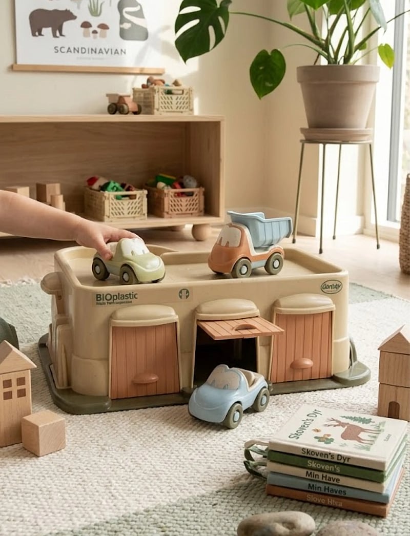 Dantoy - BIO GARAGE WITH 3 CARS - brown, blue, orange, green - 4