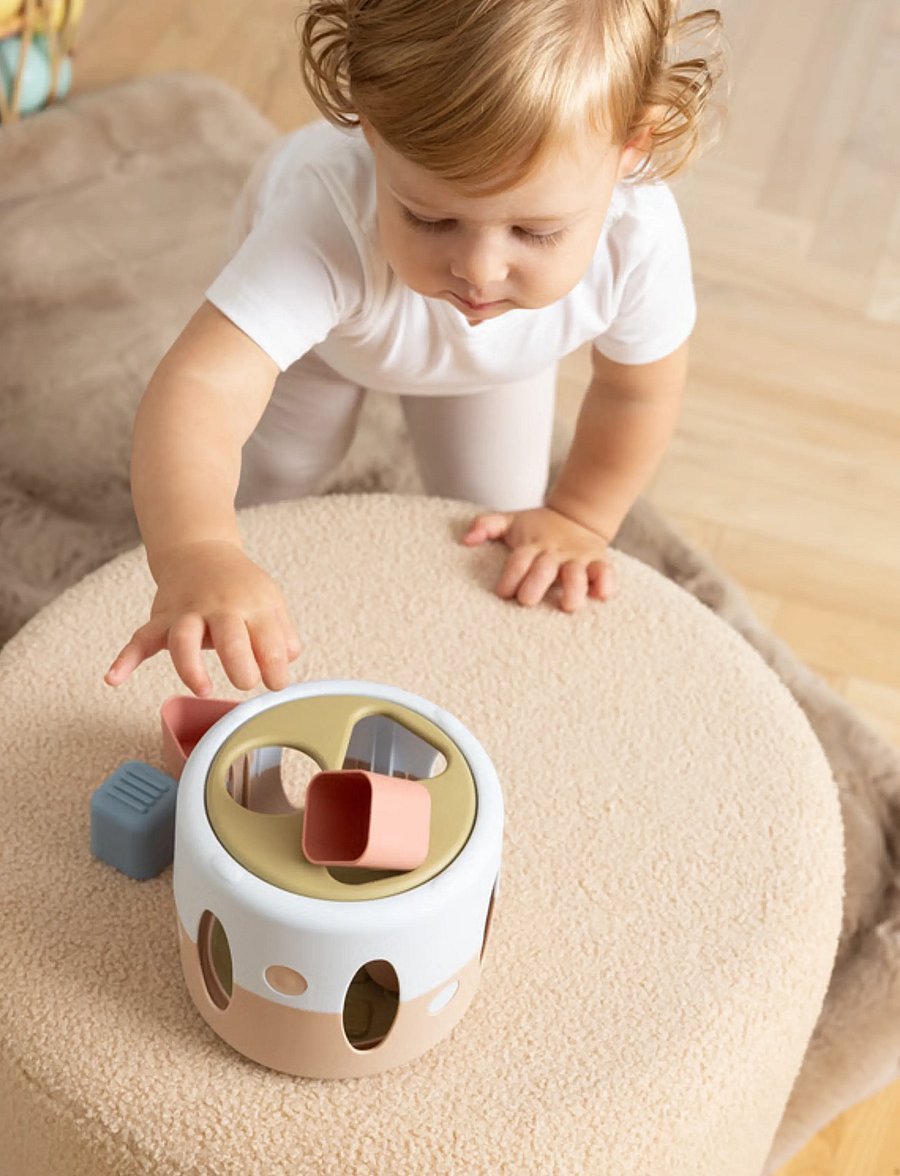 Dantoy - TINY BIO SHAPE SORTER IN GIFTBOX - putteboks - dusty-blue, army-green, dusty-pink, dusty-yellow, grey - 3