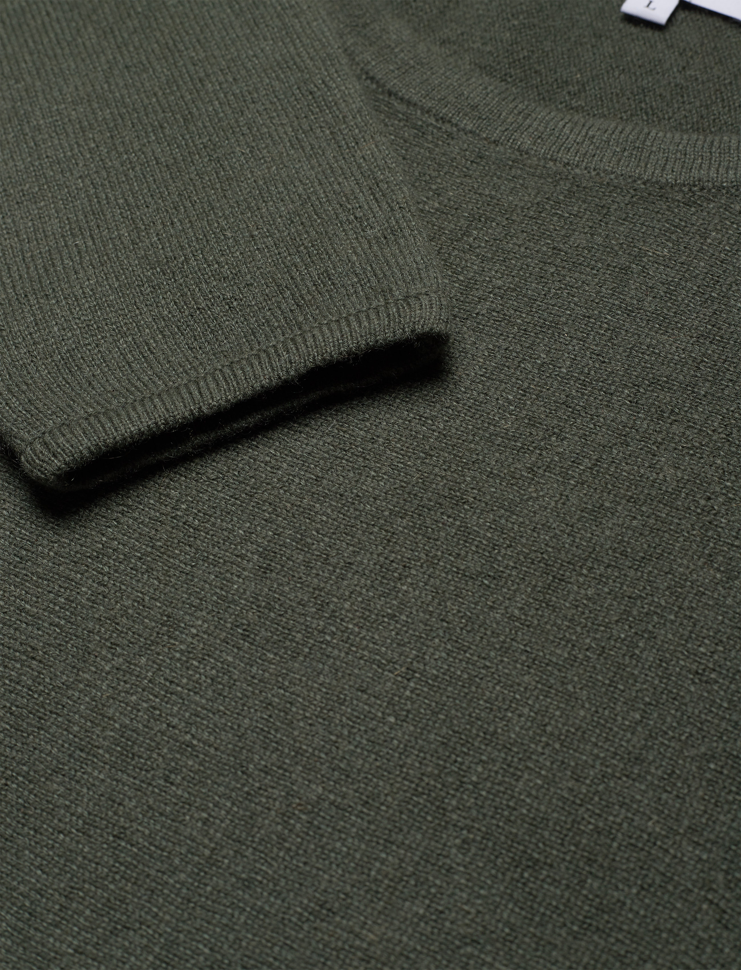 Davida Cashmere - Curved Sweater - cashmere - army green - 3