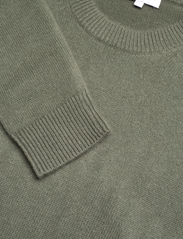 Davida Cashmere - Straight O-neck Sweater - džemperi - army green - 3