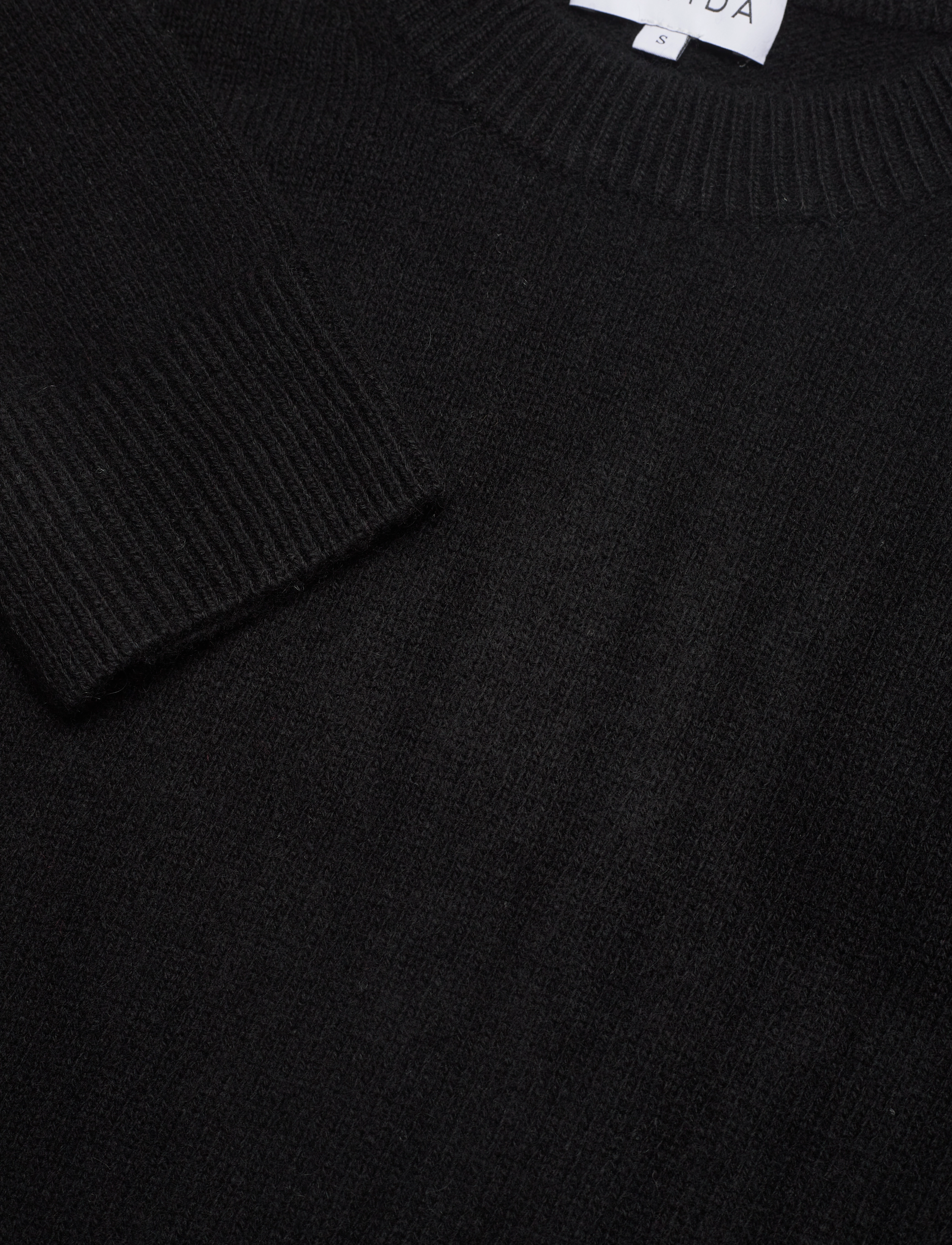 Davida Cashmere - Straight O-neck Sweater - black - 4