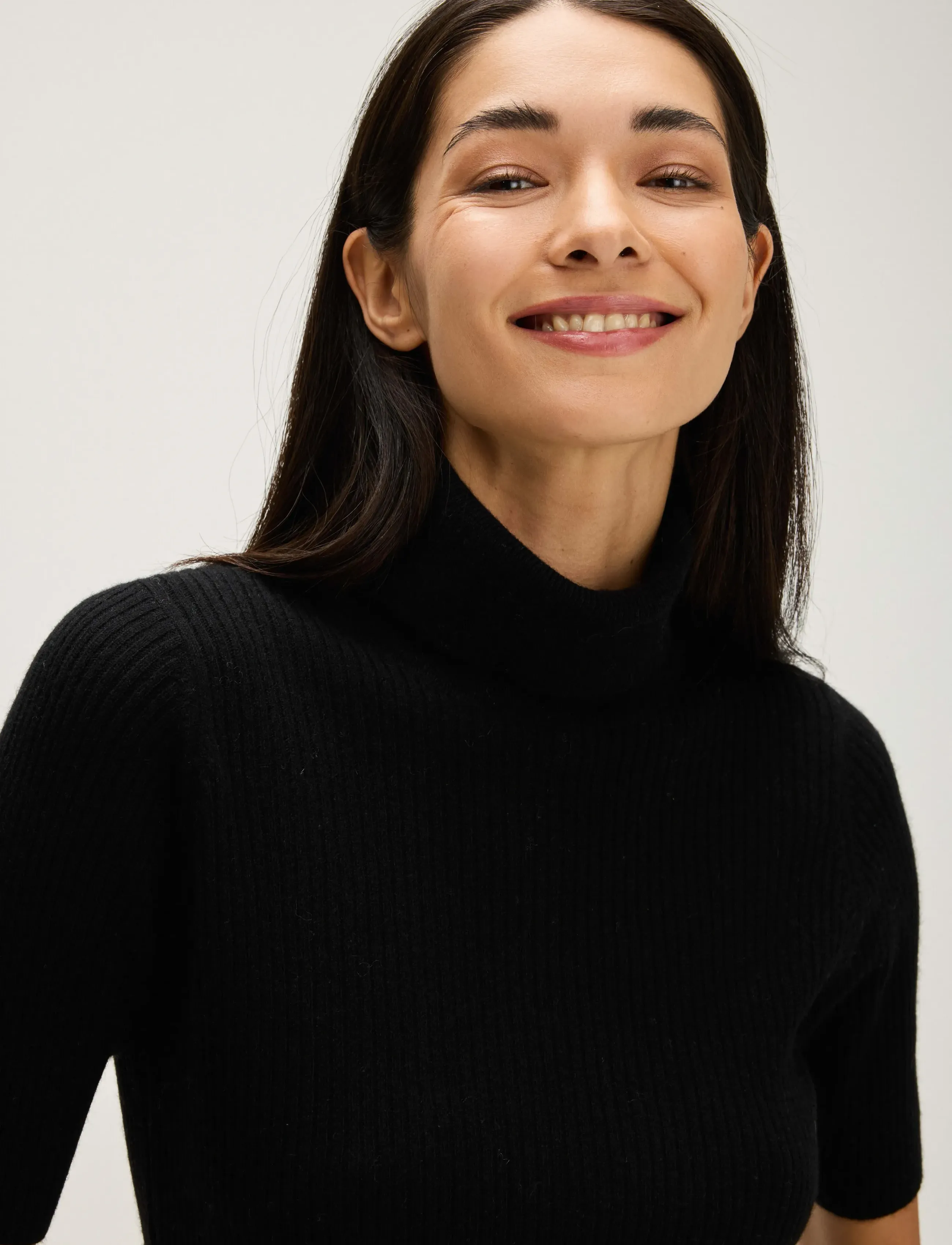 Davida Cashmere - Turtleneck Rib T-shirt - kaszmir - black - 5