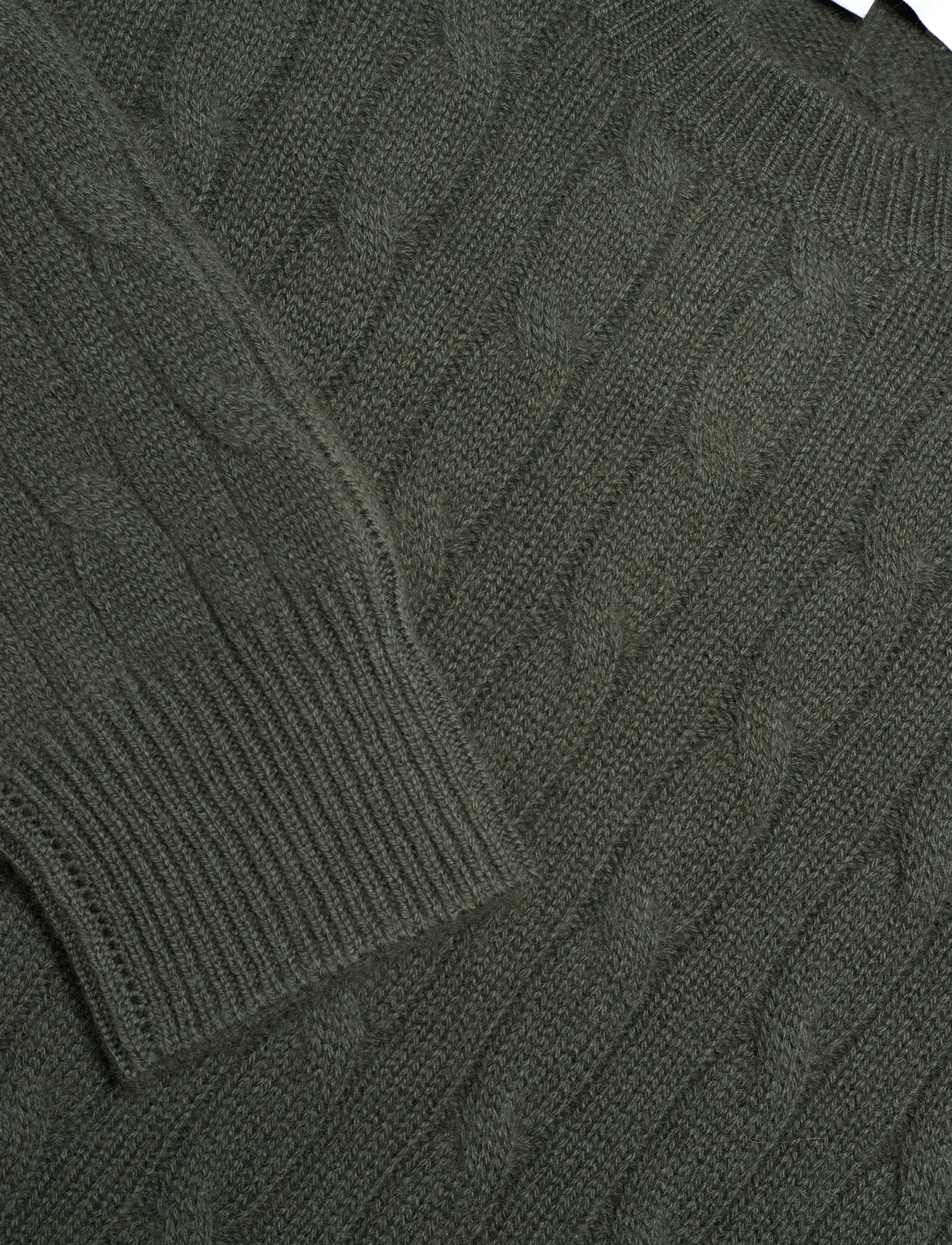 Davida Cashmere - O-Neck Cable Sweater - kašmiir - army green - 2
