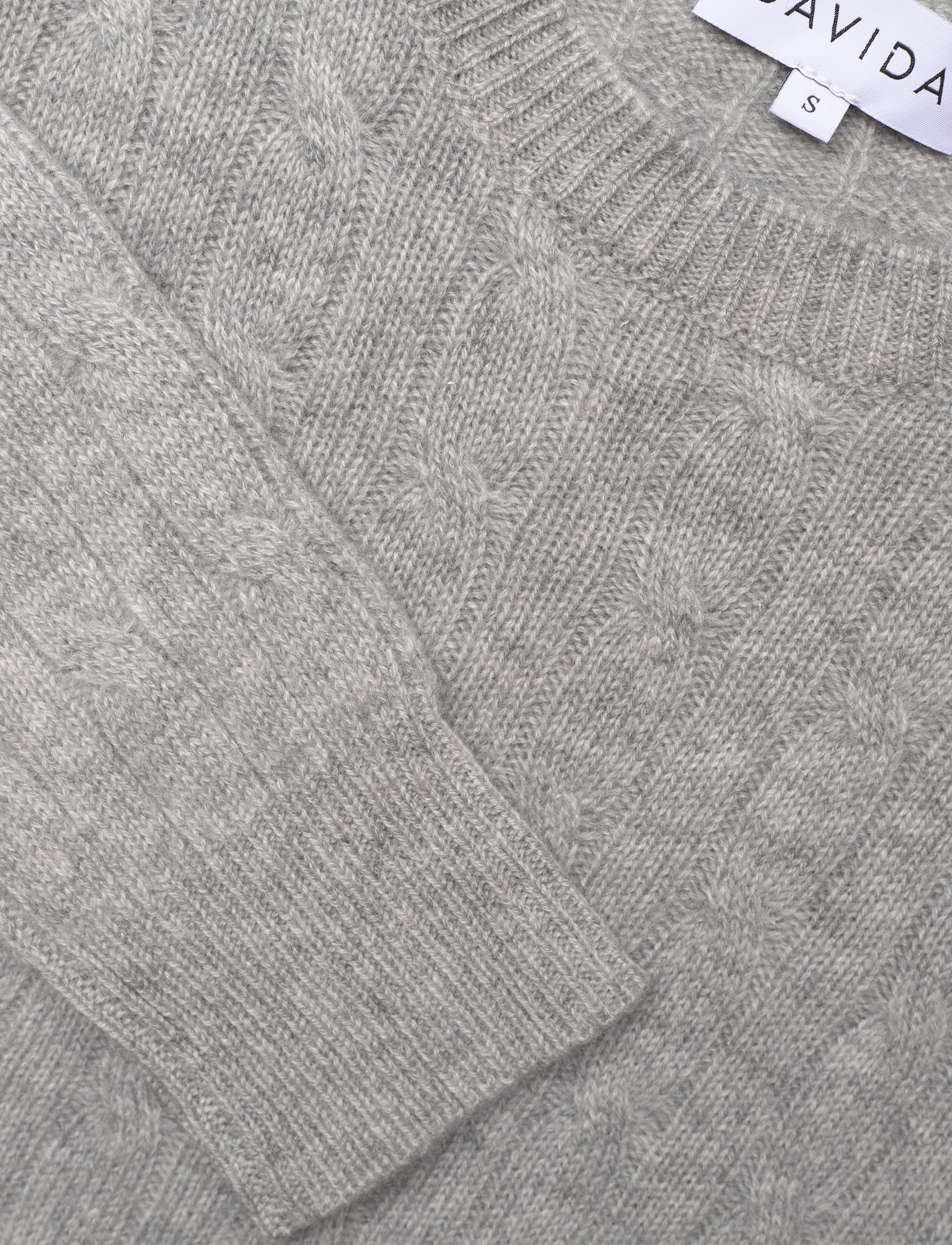 Davida Cashmere - O-Neck Cable Sweater - trøjer - light grey - 2
