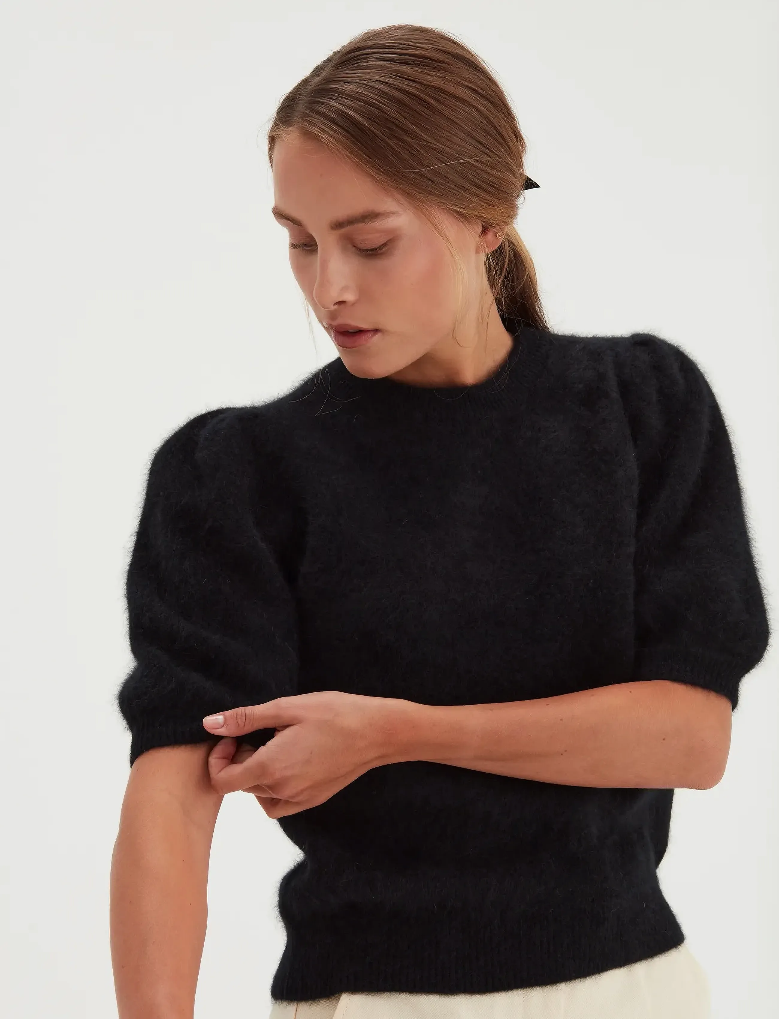 Davida Cashmere - Brushed Puff Sleeve T-shirt - t-shirts - black - 4