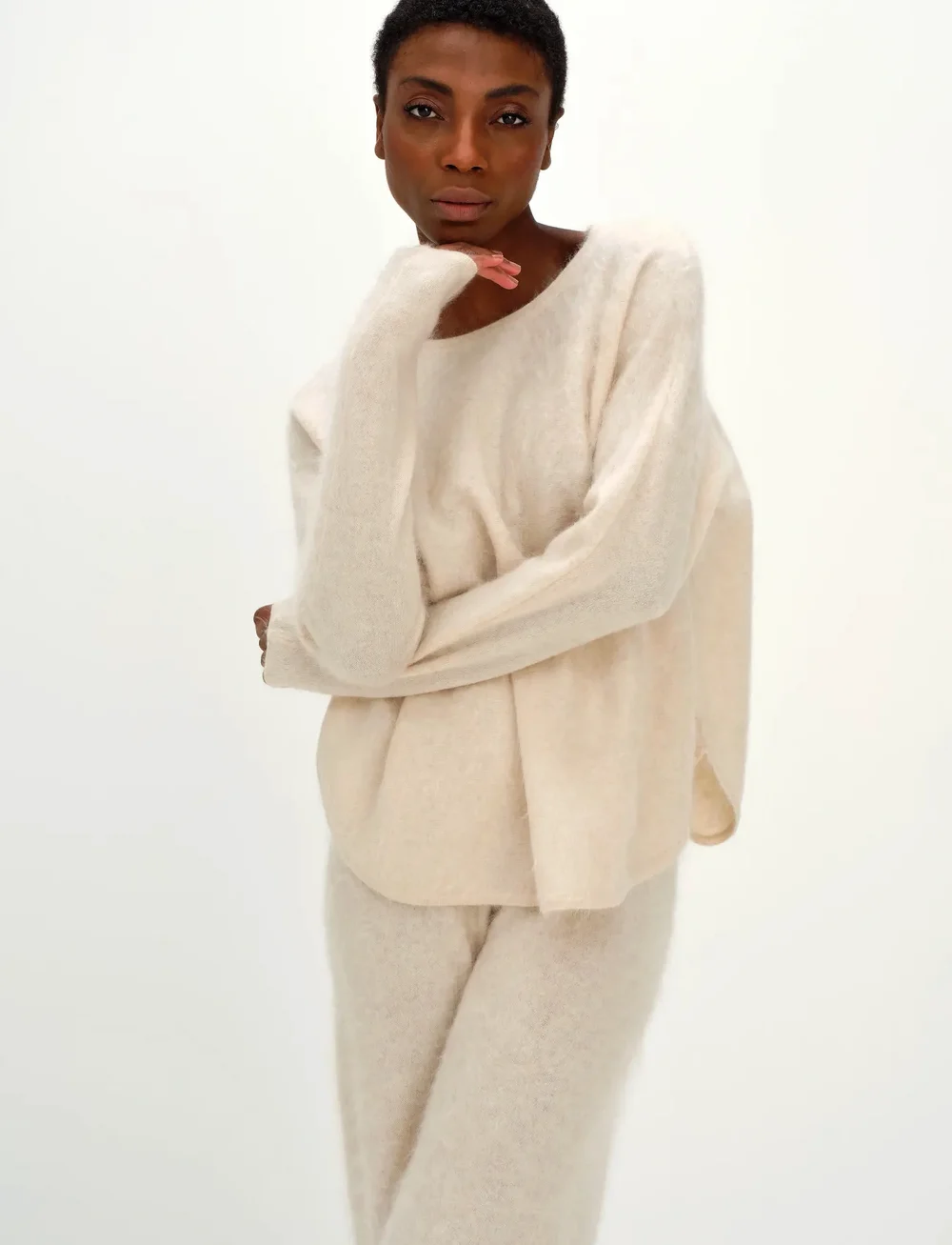 Davida Cashmere - Brushed Curved Sweater - cashmere - light beige - 3