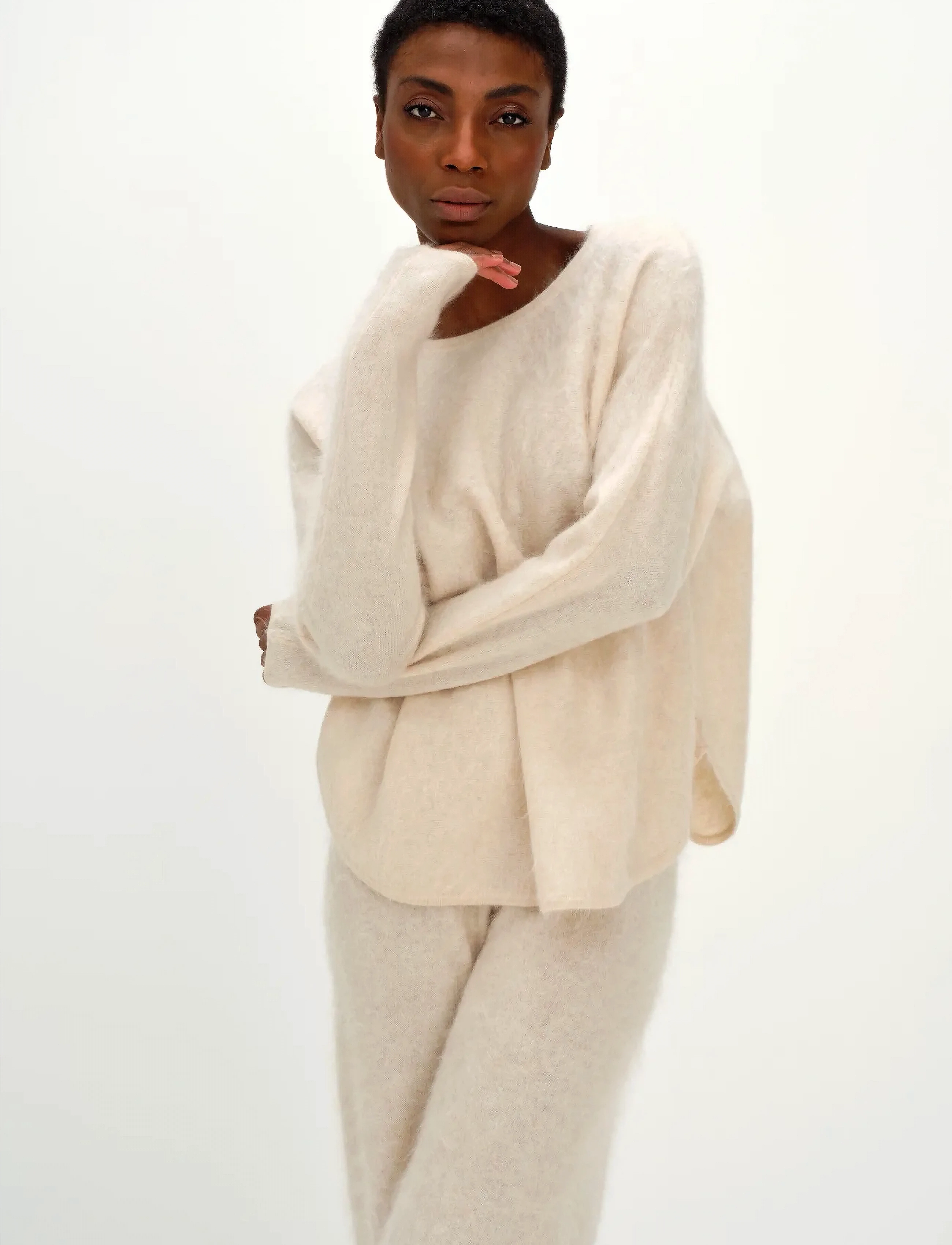 Davida Cashmere - Brushed Curved Sweater - trøjer - light beige - 3