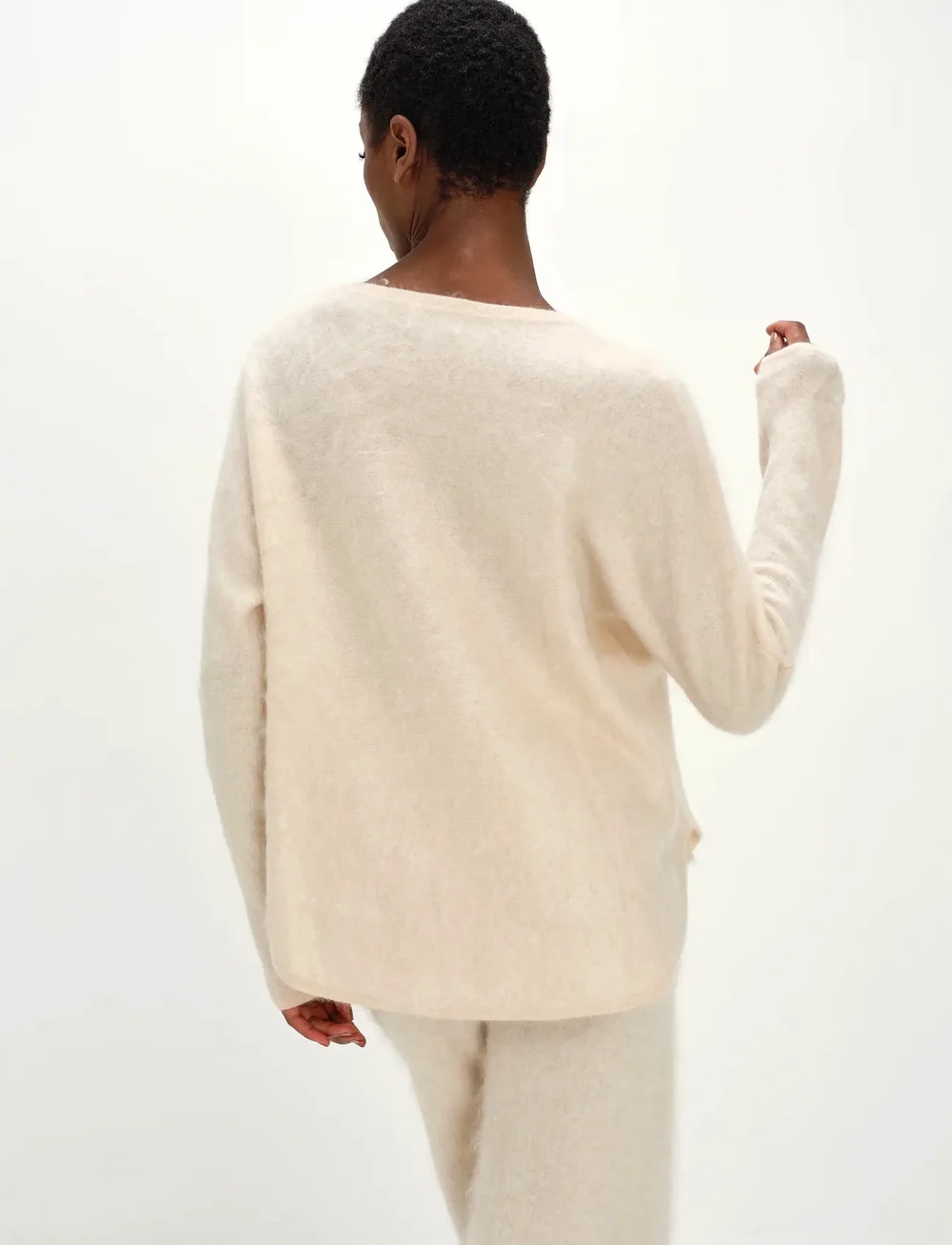 Davida Cashmere - Brushed Curved Sweater - cashmere - light beige - 5