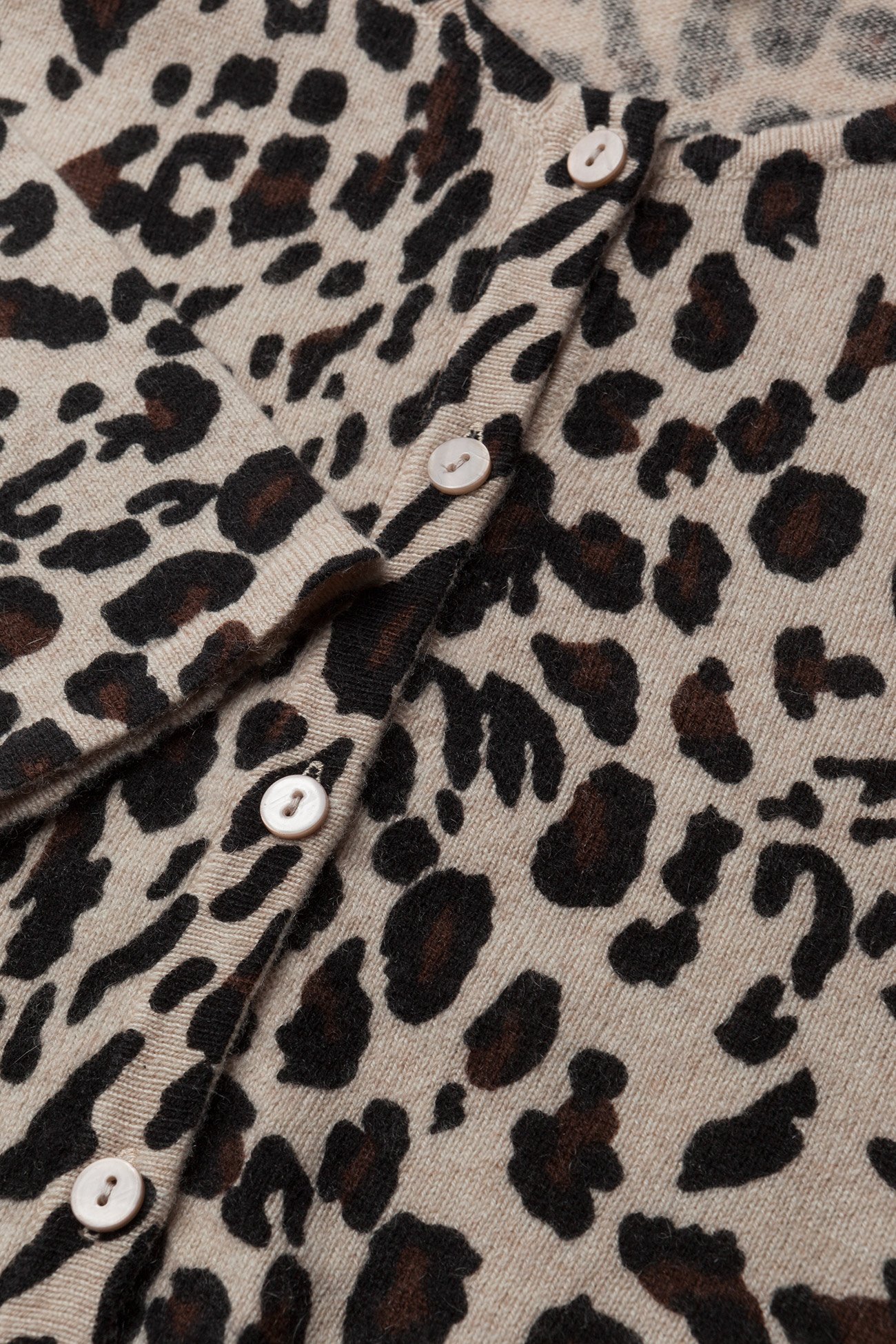 Davida Cashmere - Classic Cardigan Leopard - animal light - 2
