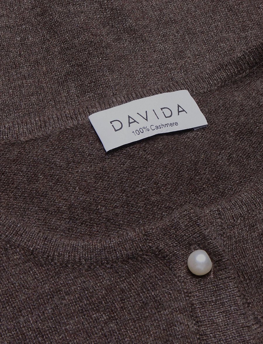 Davida Cashmere - classic cardigan pearl buttons - kashmir - cacao - 2