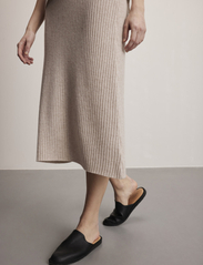 Davida Cashmere - Rib A-line Skirt - neulehameet - light beige - 2