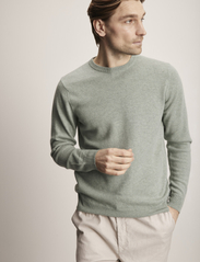 Davida Cashmere - Man O-neck Plain - basic knitwear - sage - 2