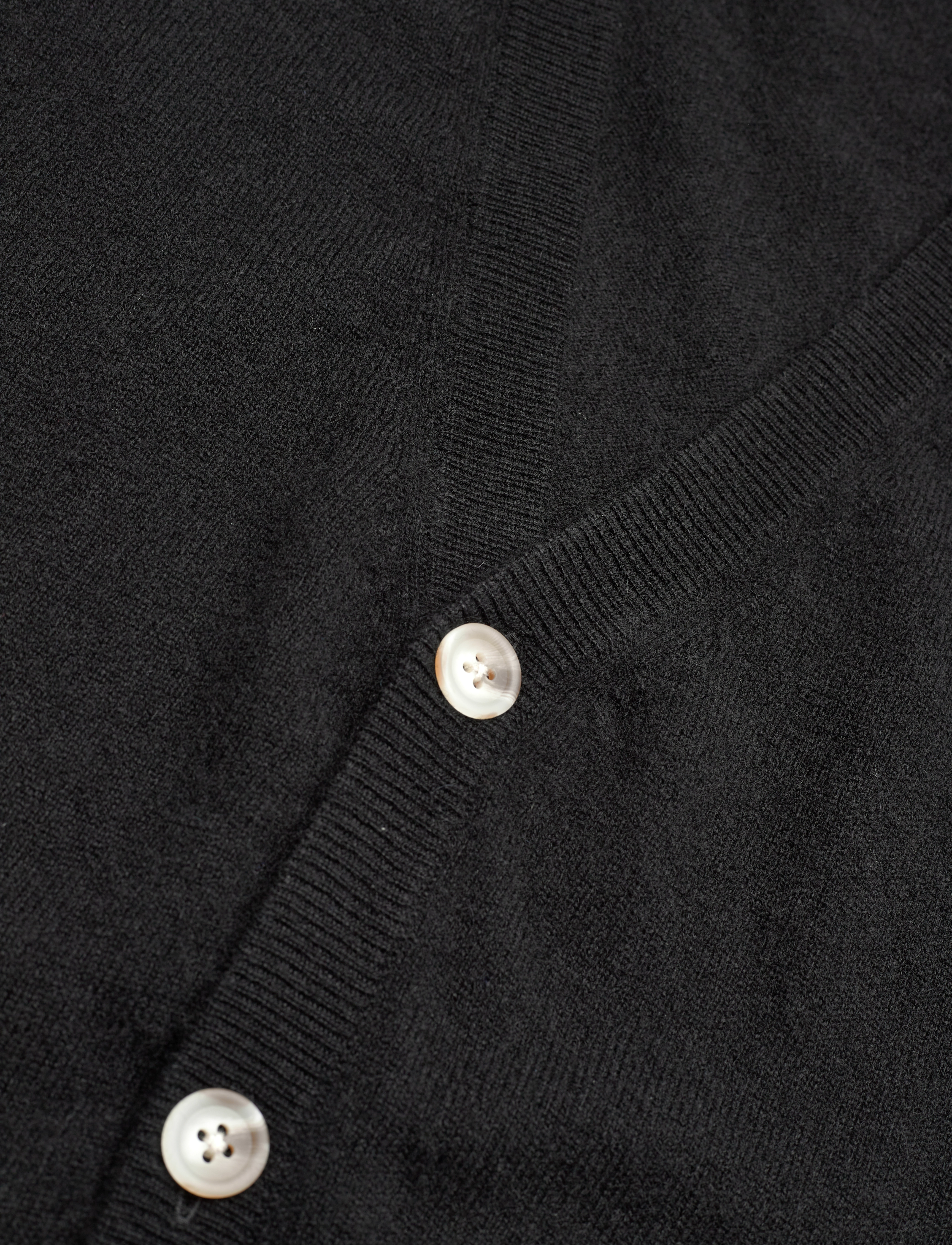 Davida Cashmere - Man V Cardigan - black - 2