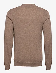 Davida Cashmere - Man Open Collar Sweater - dzianinowe bluzki polo - mink - 1
