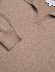 Davida Cashmere - Man Open Collar Sweater - adīti polo krekli ar garām piedurknēm - mink - 2