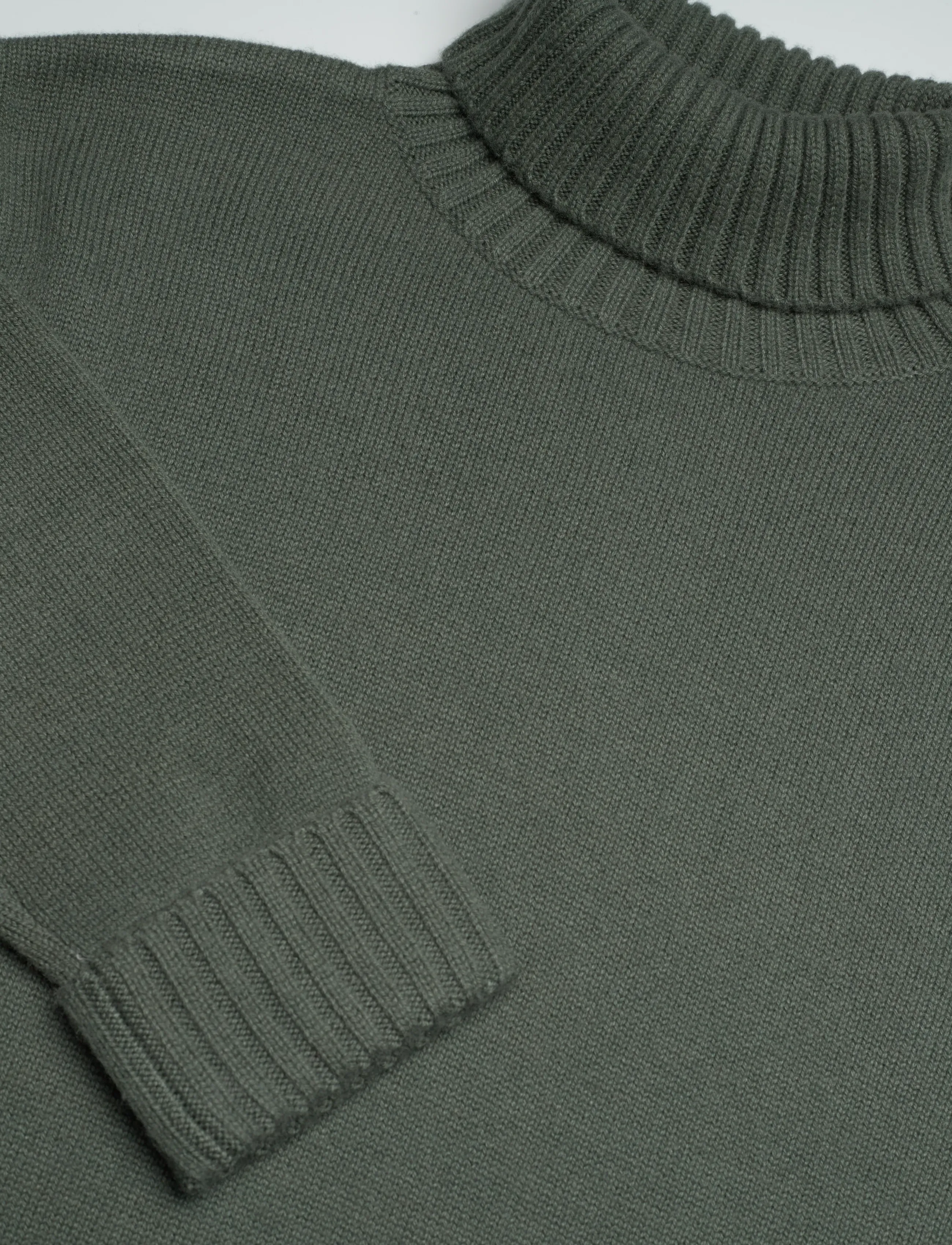 Davida Cashmere - Man Chunky Roll Neck Sweater - sügisesed riided - army green - 5