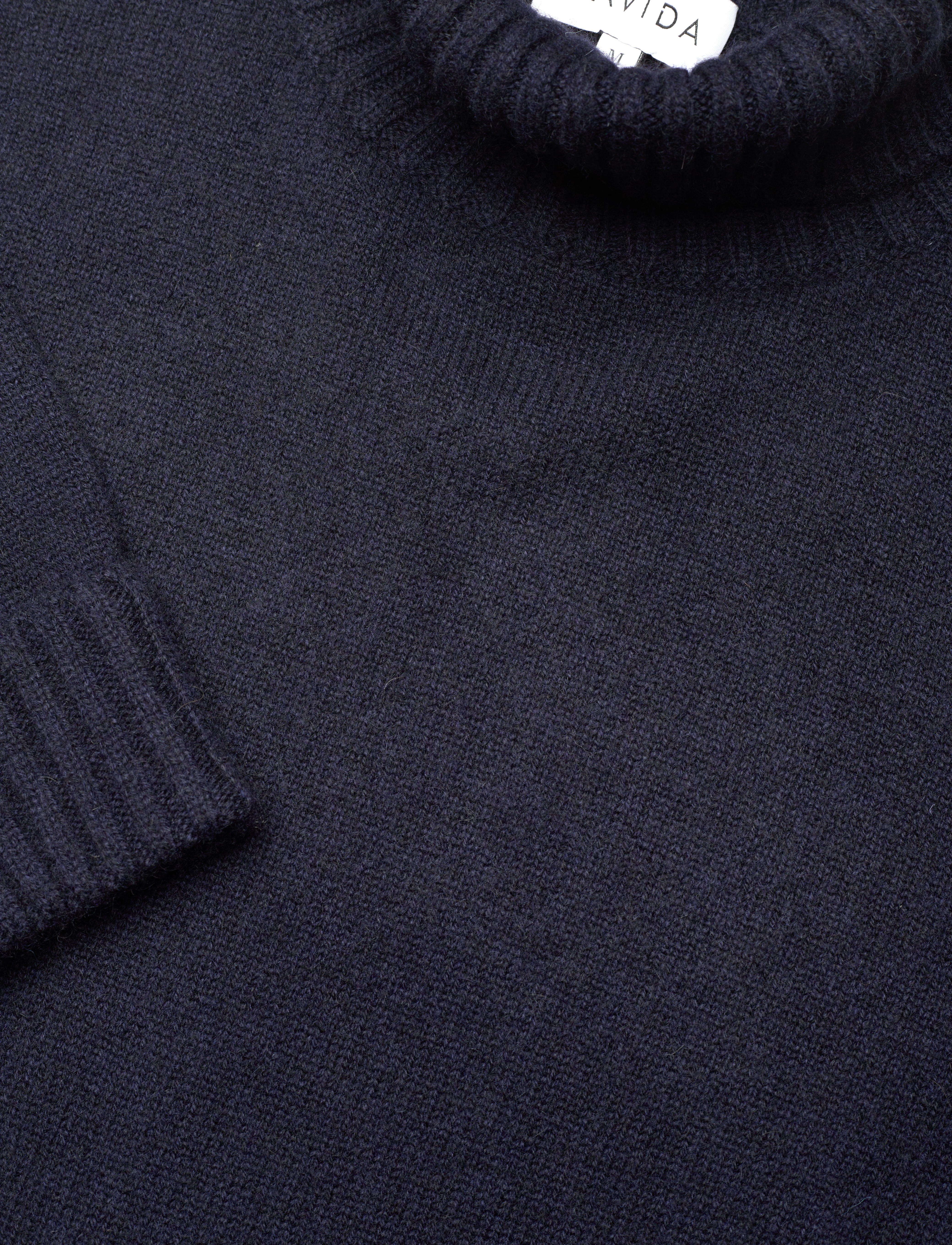 Davida Cashmere - man chunky roll neck sweater - shop efter anledning - navy - 2