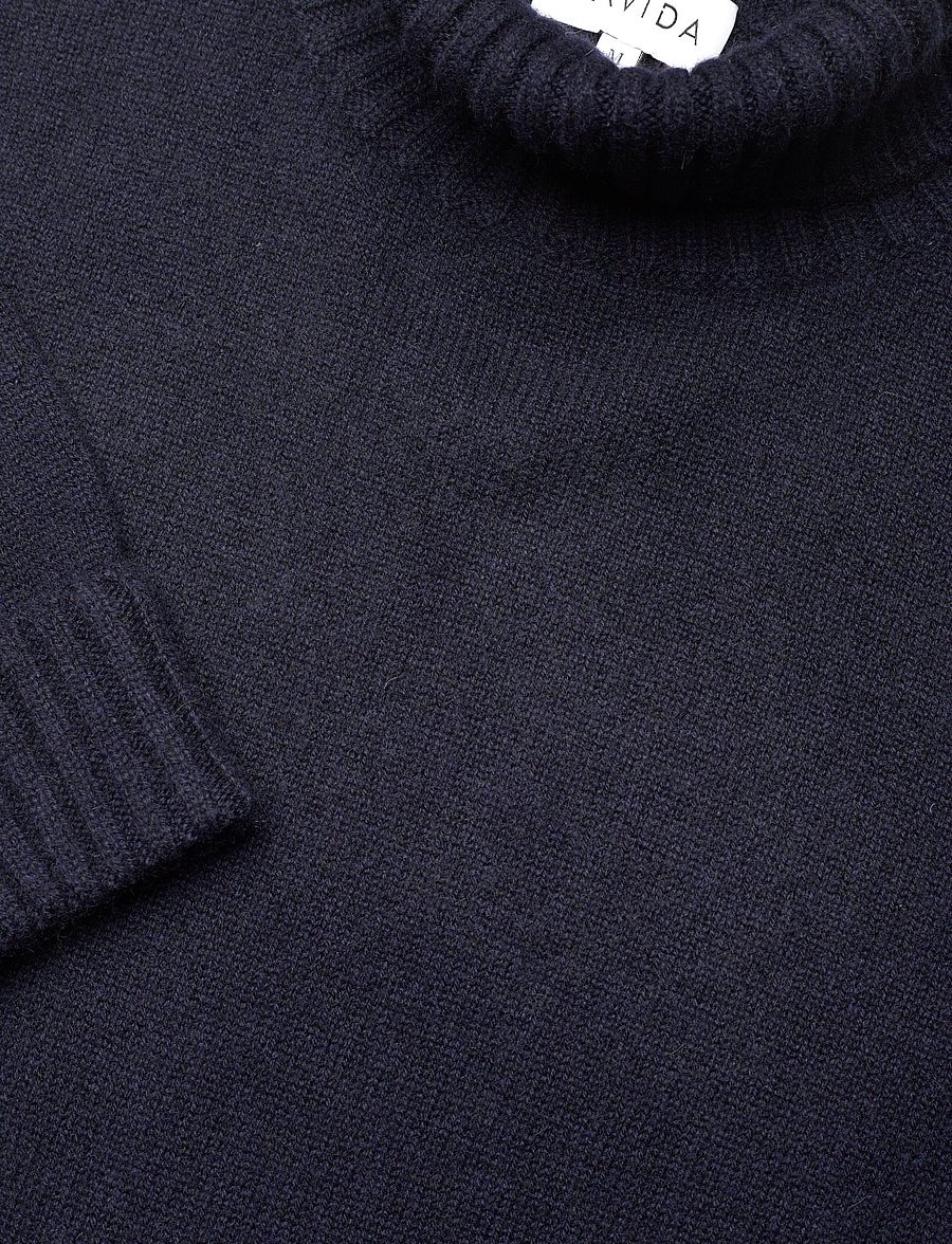 Davida Cashmere - man chunky roll neck sweater - shop efter anledning - navy - 2